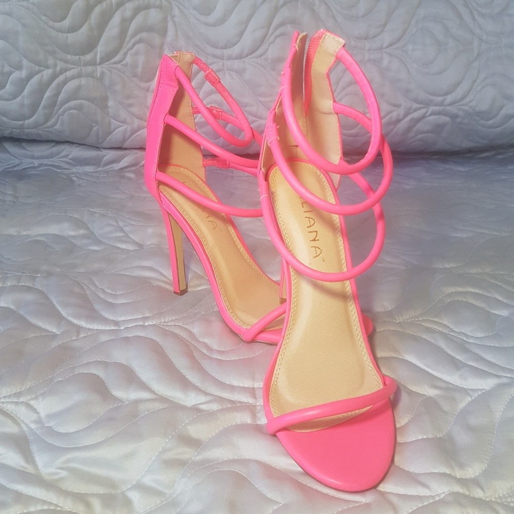 Lola shoetique heels 💓
